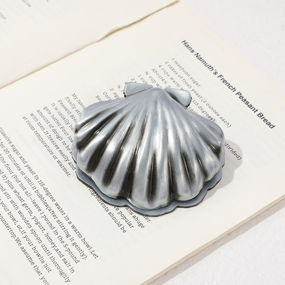 Vintage Metal shell clip